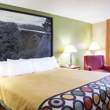 Super 8 by Wyndham Beckley Hotell Exteriör bild