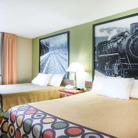 Super 8 by Wyndham Beckley Hotell Exteriör bild