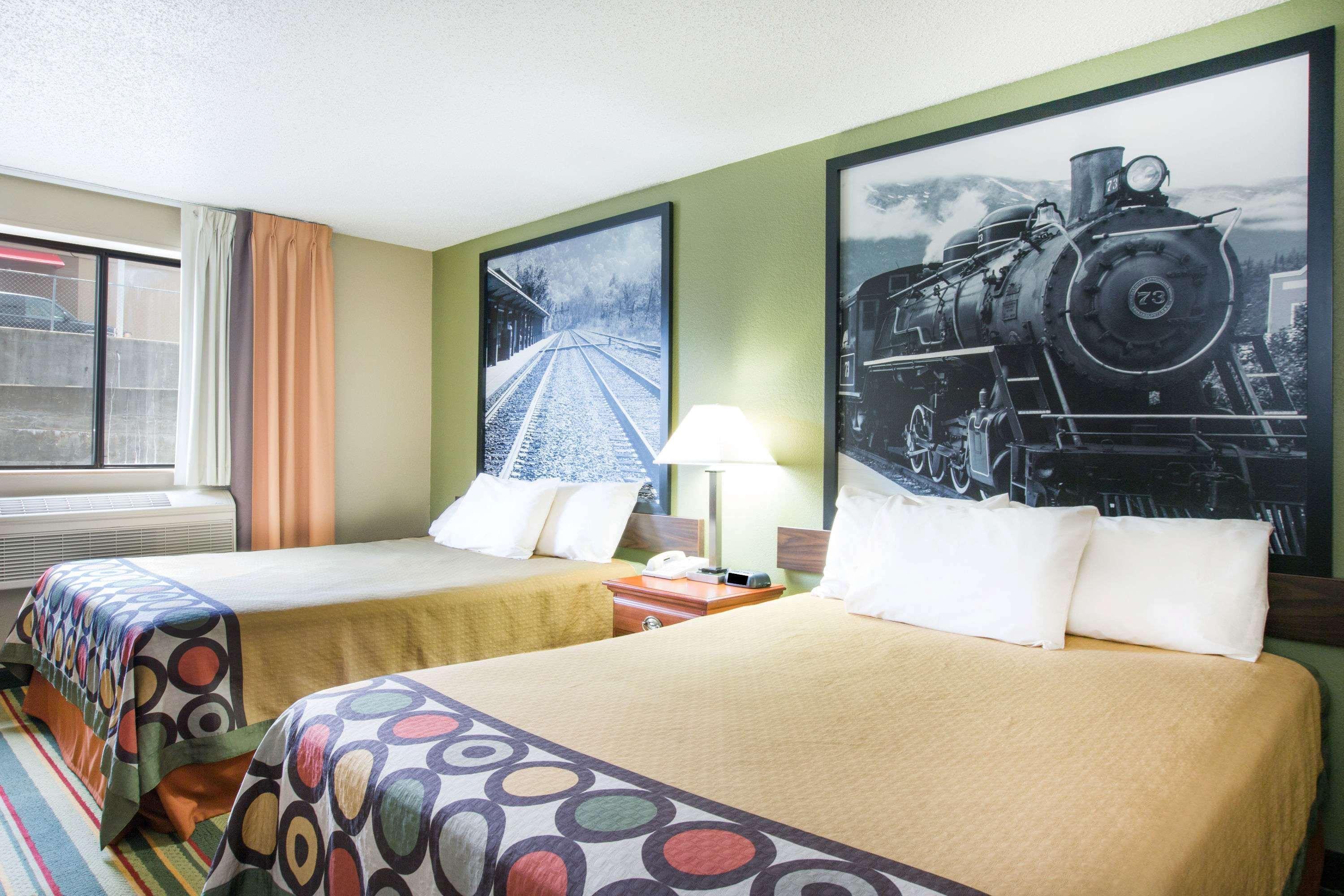 Super 8 by Wyndham Beckley Hotell Exteriör bild