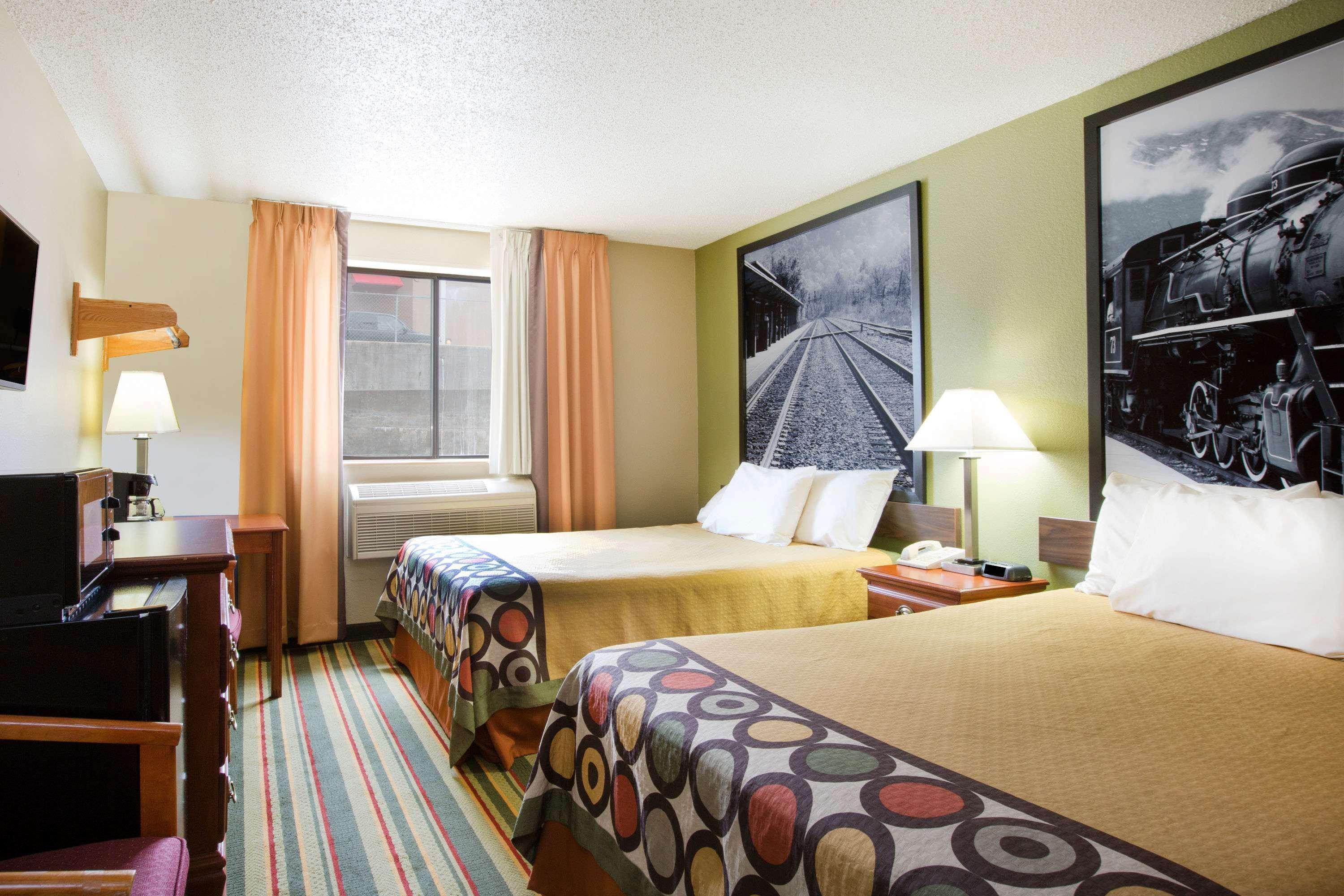 Super 8 by Wyndham Beckley Hotell Exteriör bild