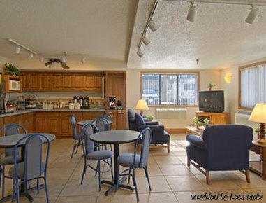 Super 8 by Wyndham Beckley Hotell Exteriör bild