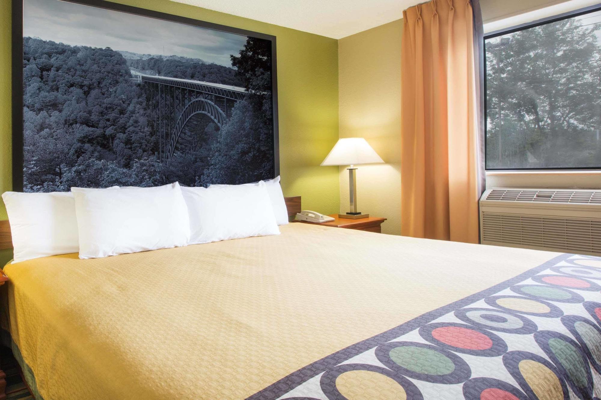 Super 8 by Wyndham Beckley Hotell Exteriör bild