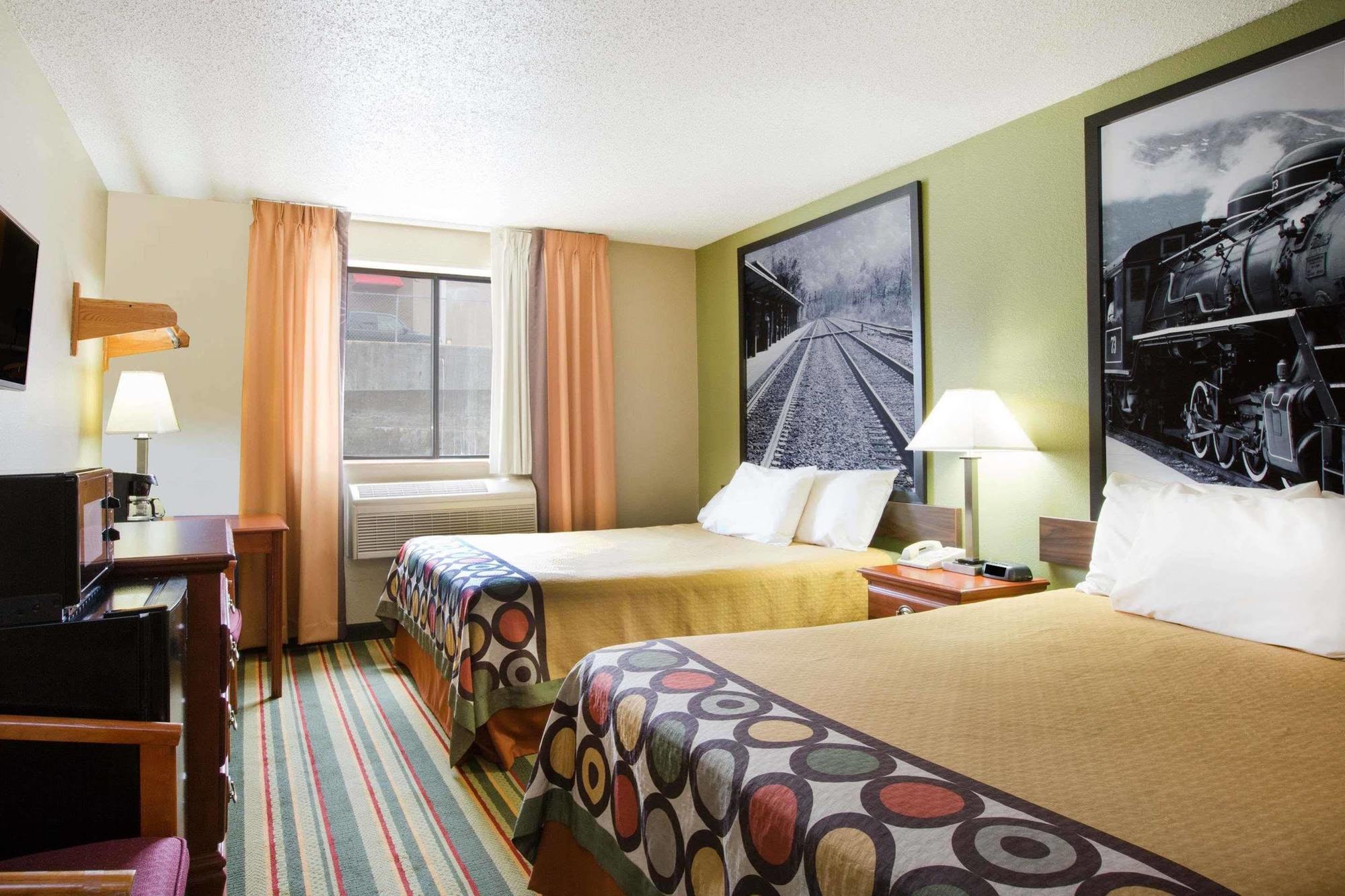 Super 8 by Wyndham Beckley Hotell Exteriör bild